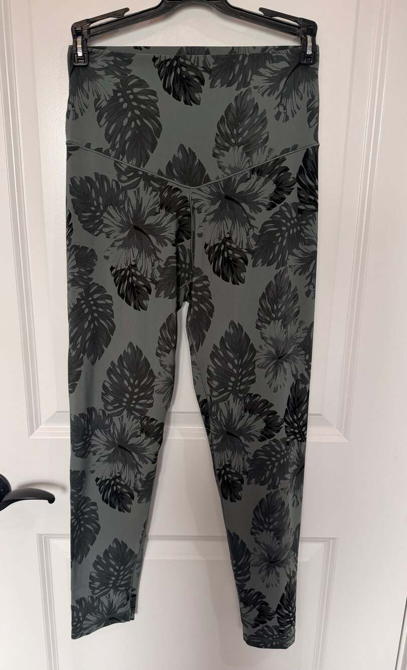 Aerie Chill. Play. Move. Tropical Leaf Print Leggings Size Large
